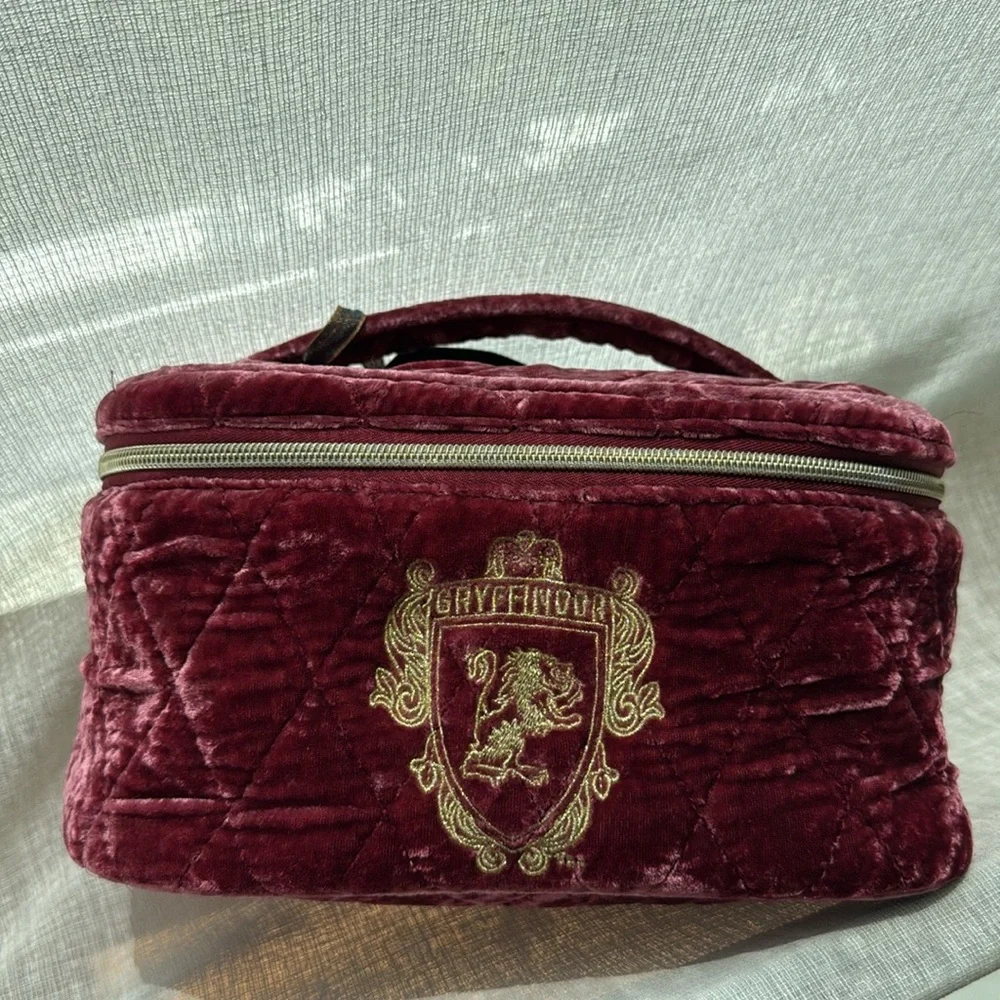 Harry Potter™‎ Gryffindor™ Velvet Train Case